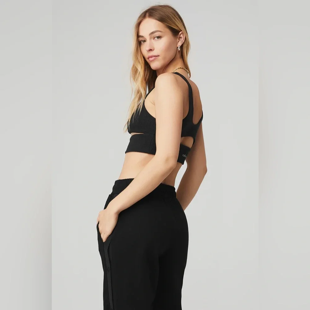 ALO YOGA | ✨NEW✨ Slit Bra in Black